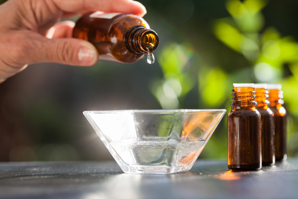 6 Best Essential Oils for Acne and How to Use Them